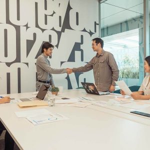 Onboarding karyawan baru di kantor